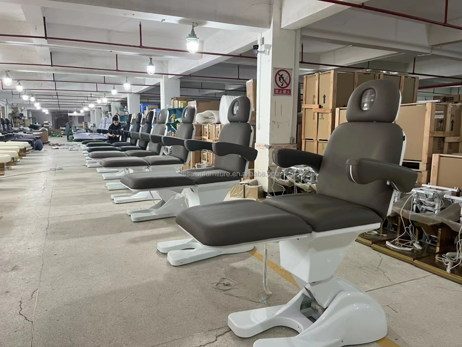 Pink 3 4 Motors Electric Facial Beauty Salon Bed Medical Spa Massage Treatment Table Podiatry Chair Aesthetic Tattoo Bed