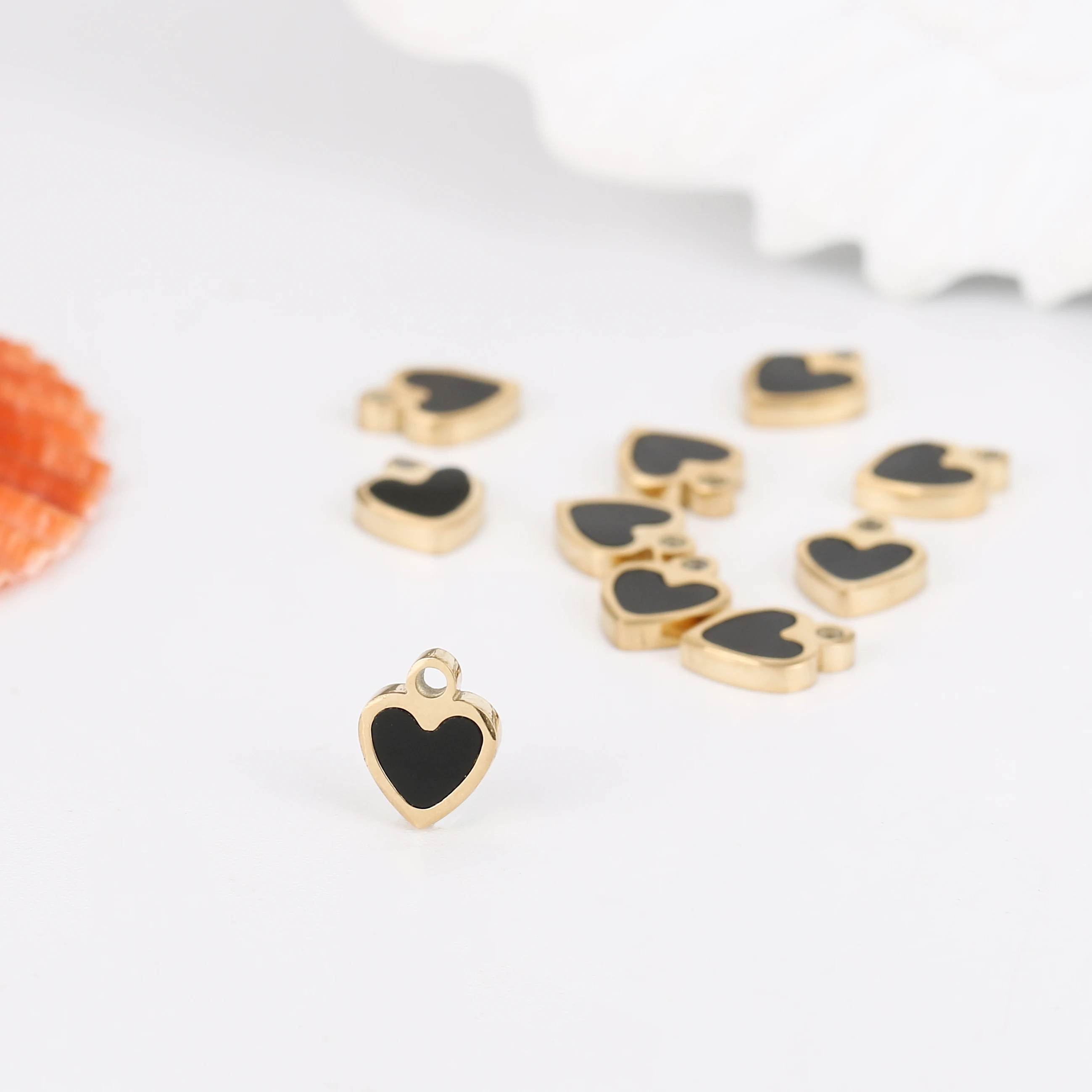 Горячая продажа 2021 нержавеющая сталь Персиковое сердце черный настраиваемый логотип ювелирных изделий удачи кулон