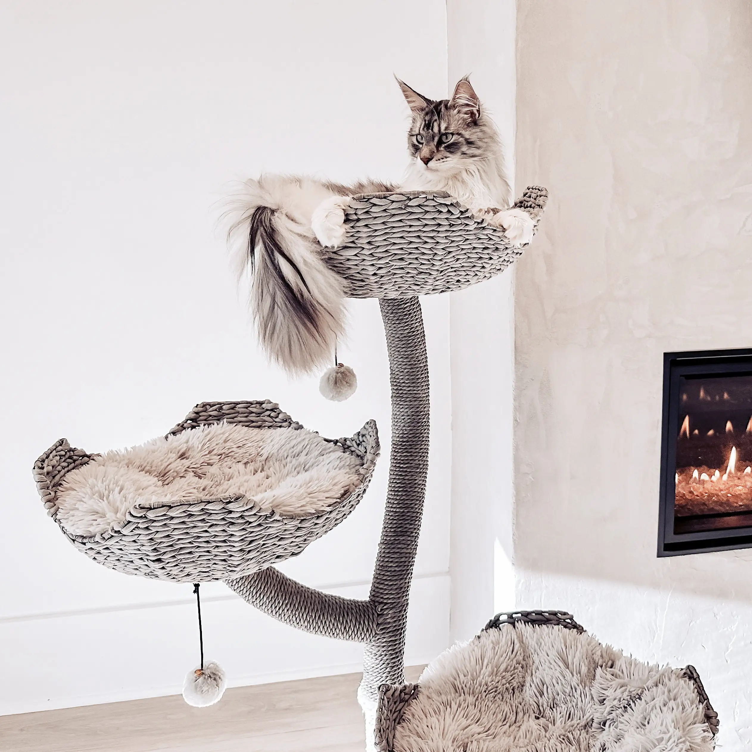 Factory Price Perfect Christmas Gift Can Customized Multifunctional Solid Wood Cat Tree 3 Levels Cat Scratching Tree