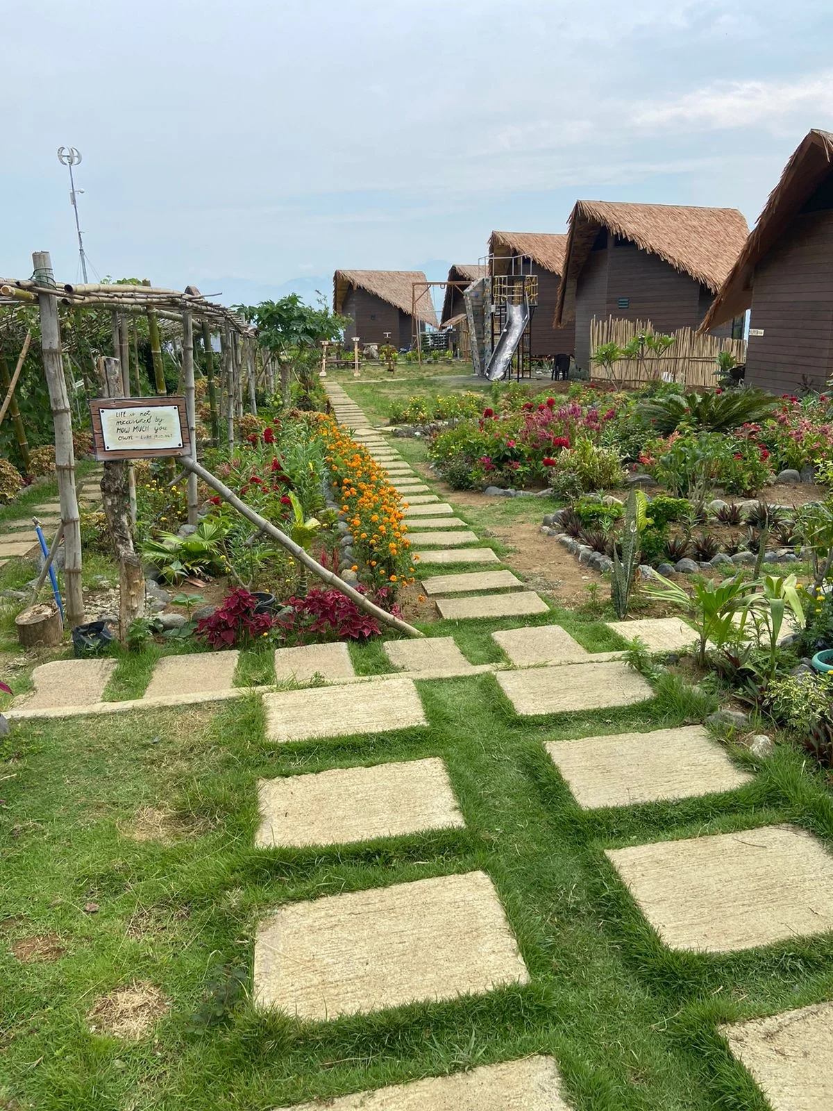 CD-03 Factory Supply Direct Artificial Thatch Roof Synthetic Wide Leaf Thatch Carton CD Bamboo Cladding Traditional 100 PCS