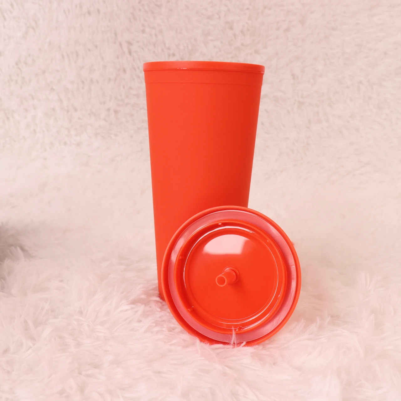 Wholesale custom sustainable tight plastic glass double wall 24oz color acrylic straw glass with cover and straw