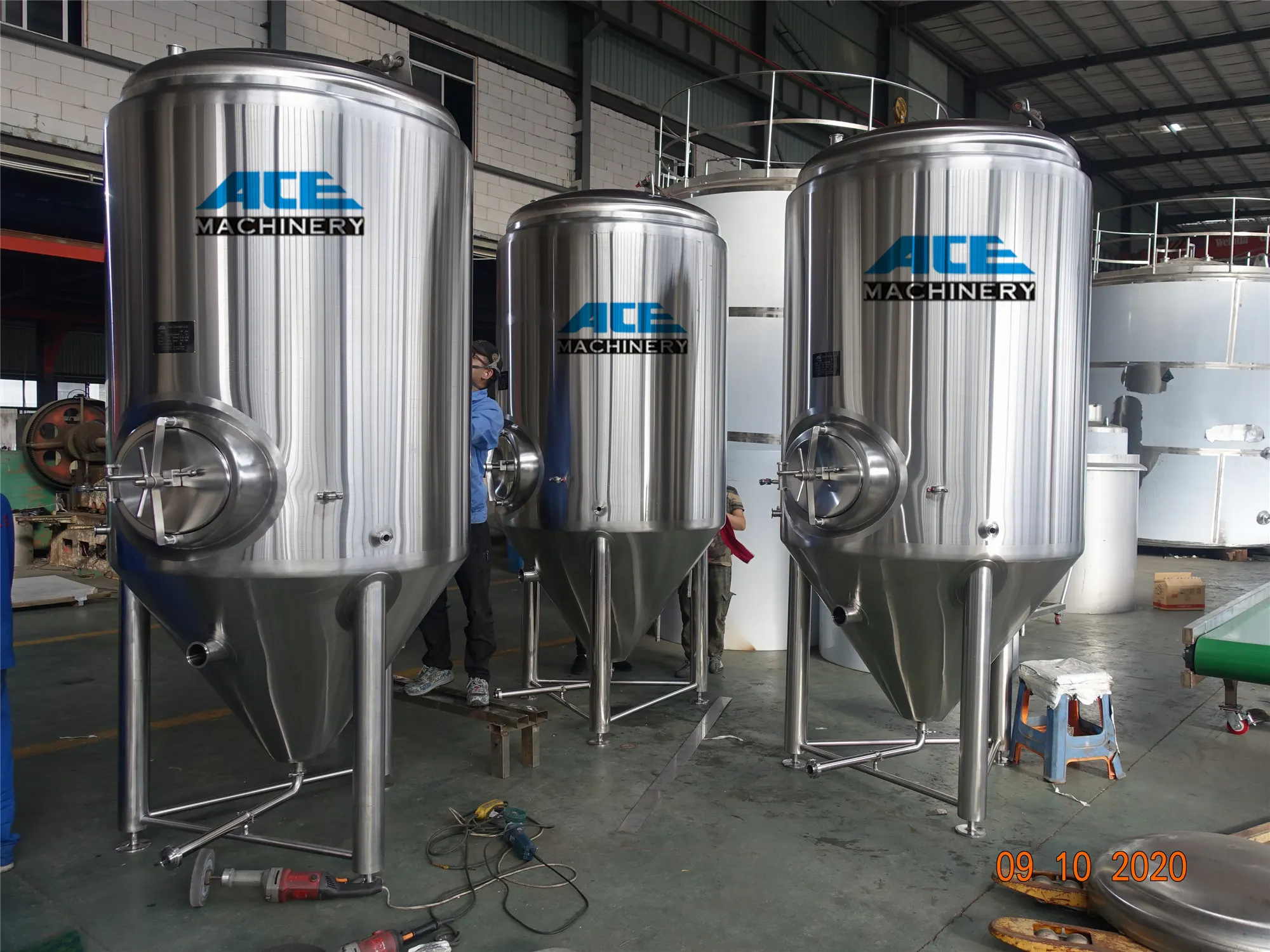 Automatic Home 500l 1000l 2000l Gin Whisky  Brandy Vodka Beer Making Machine Craft Beer Brewing Equipment System