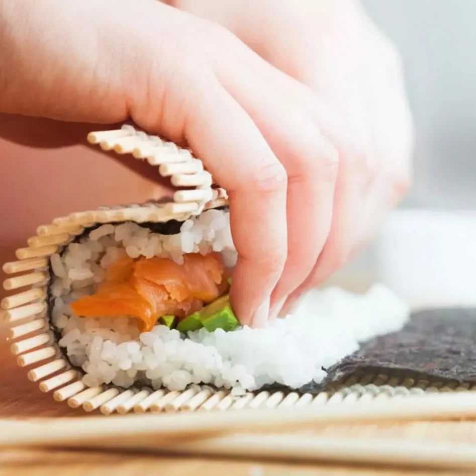 Sushi Making Kit for Beginners Bamboo Tool Mold Roll Curtain Laver Rice Hand Sushi Kit Set