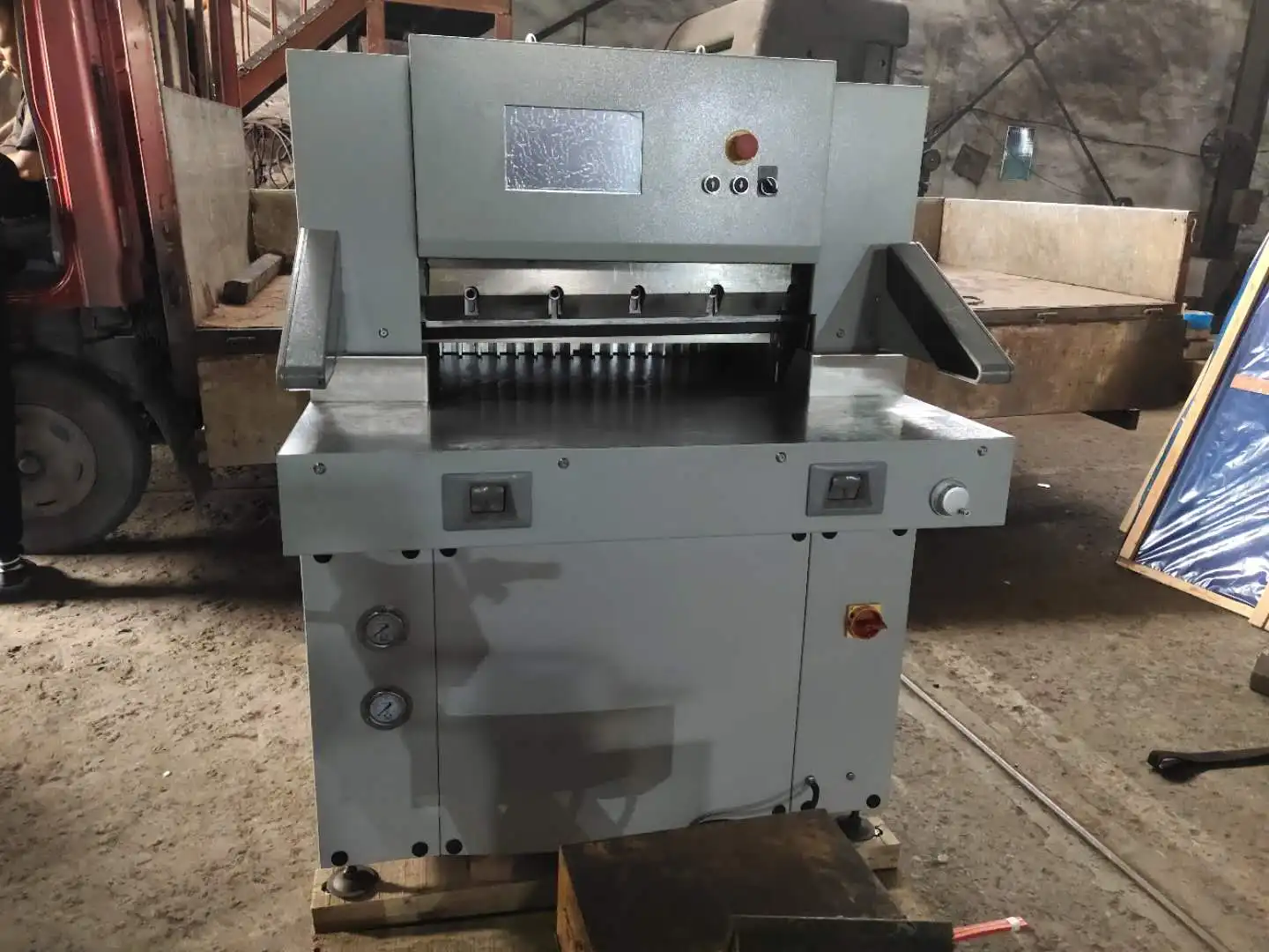 68cm Automatic Paper A4 Size Sheeting Machinery Polar Cutter (QZYK680DL-10)