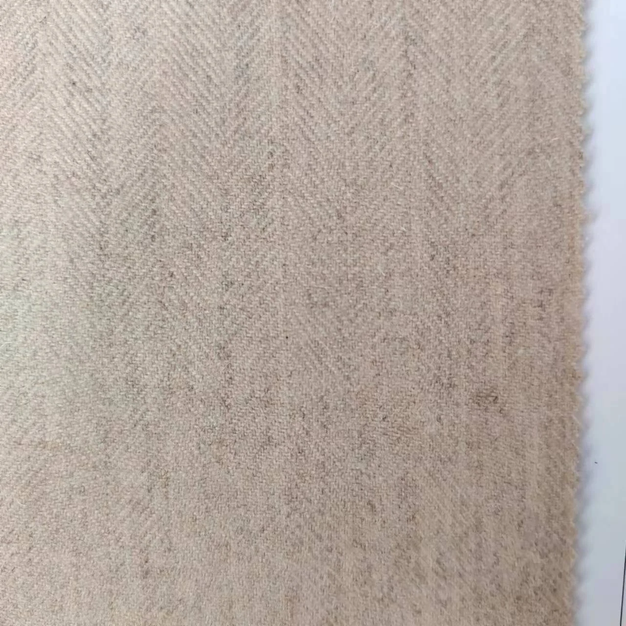 Thin 390g/m new herringbone single sided flange retro 100% wool suit jacket fabric