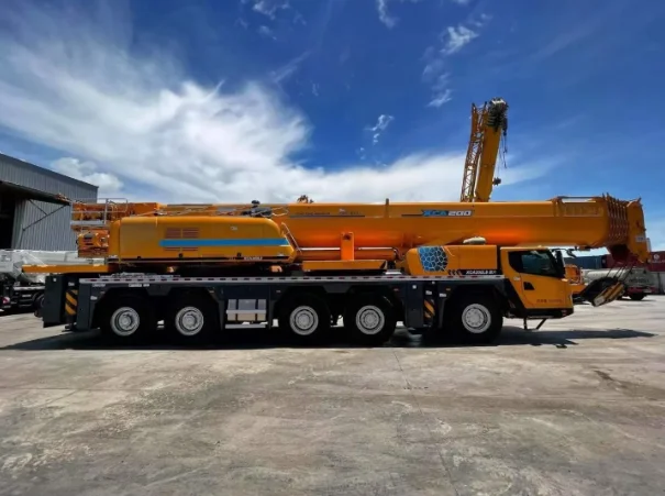 200 Ton Top Brand All Terrain Crane XCA200G8-1Lifting Height 90 m Mobile Truck for Sale