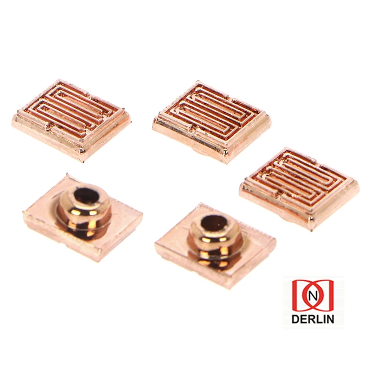 OEKO-TEX изготовленный на заказ медно-цинковый сплав украшения с металлическими заклепками украшенными одежда