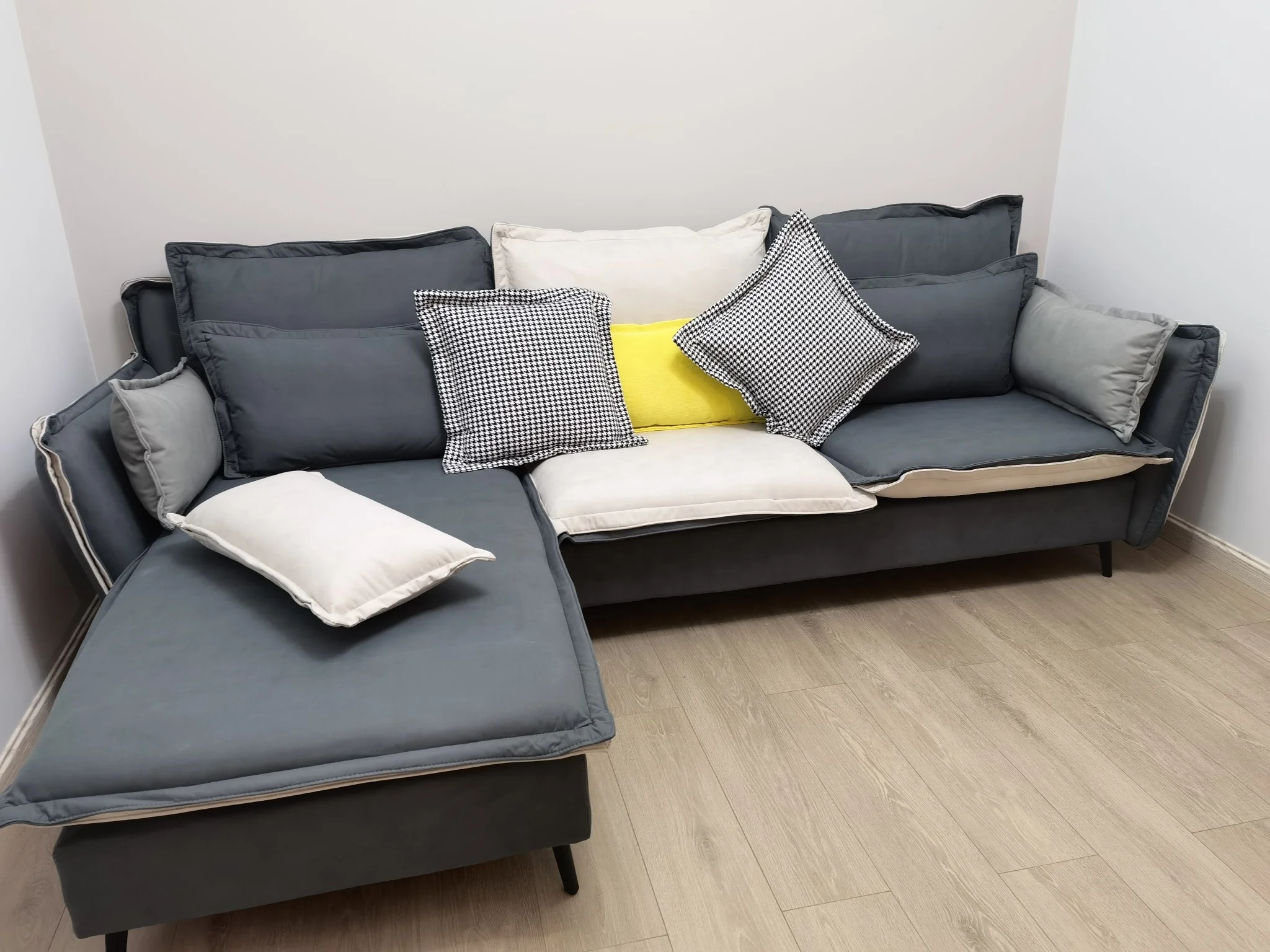 Hot Sale Modern corner Sofa Nordic Italy style soft cushion Sectional L shape Fabric Sofa with black steel legs