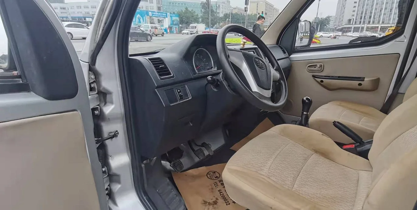 Дешевые китайские б/у автомобиля FAW Цзябао V75 2015 1.0L 7-мест подержанных автомобилей