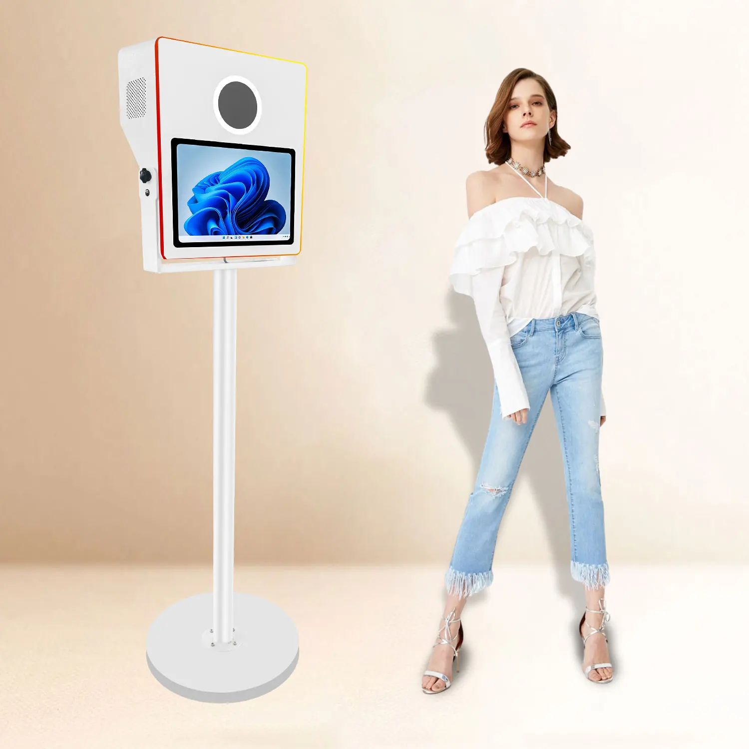 Generous Column Dslr Photo Booth 15.6 Inch Touch Screen With Selfie Magic Photo Booth And With Flight Case