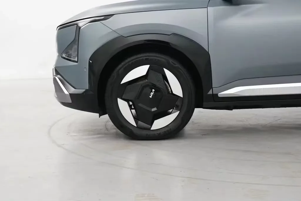 Kia EV5 2024 530 км переднеприводный легкий компактный внедорожник