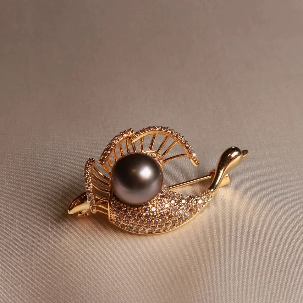 Exquisite Handcrafted Real Round Pearls Brooch with Elegant Swan Design - Timeless Elegance