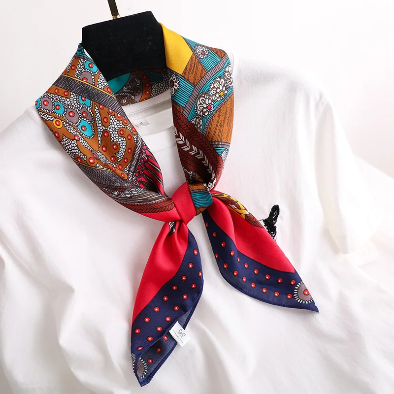 Wholesale Summer Women Retro Cashew Scarf Soft Floral Printed Square Custom Head Wrap Fashion New Leopard Satin Silk Scarf