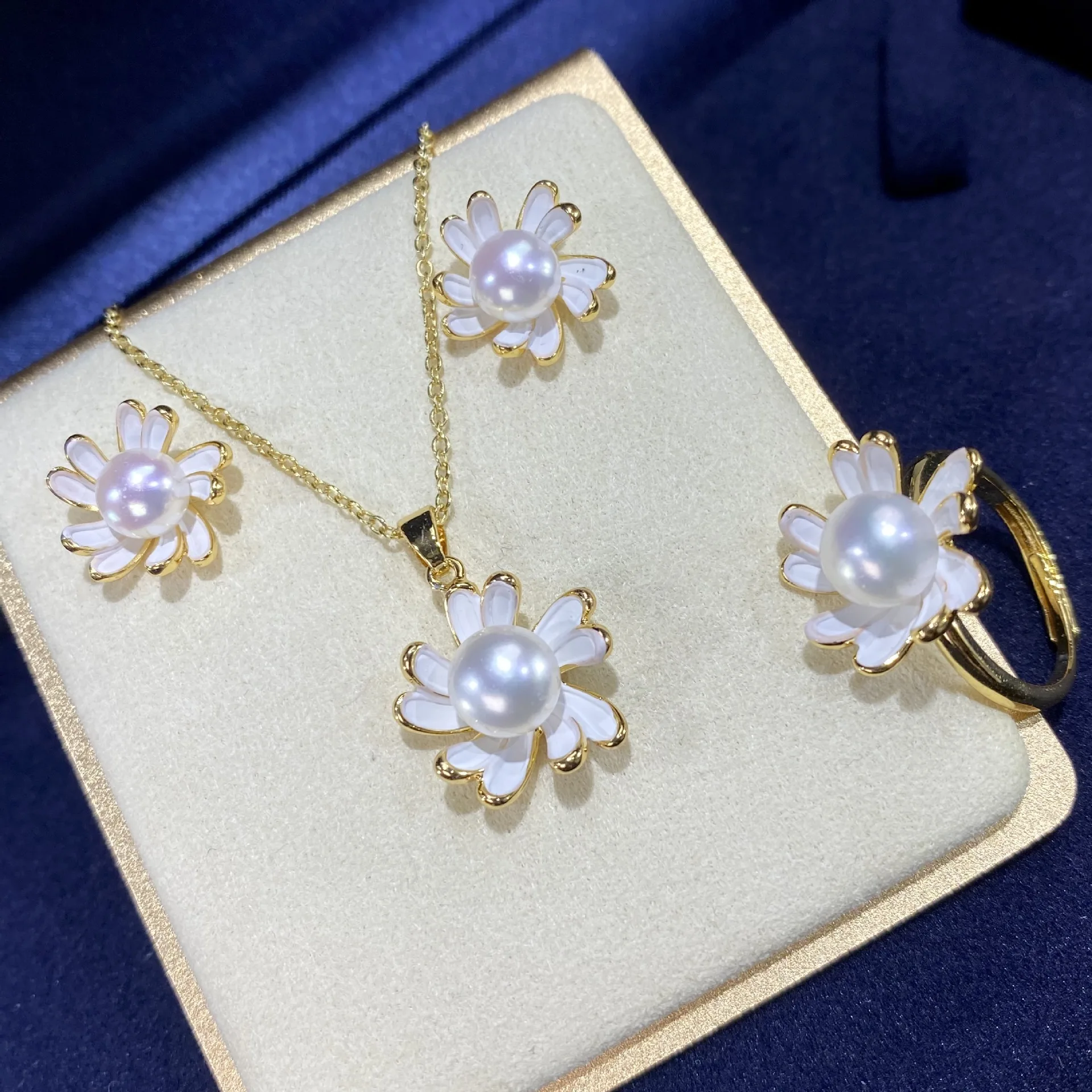 Wholesale White Shell Daisy Pearl Necklace Earrings 18K Gold Plated Shell Flower Fresh Water Pearls Jewelry Set