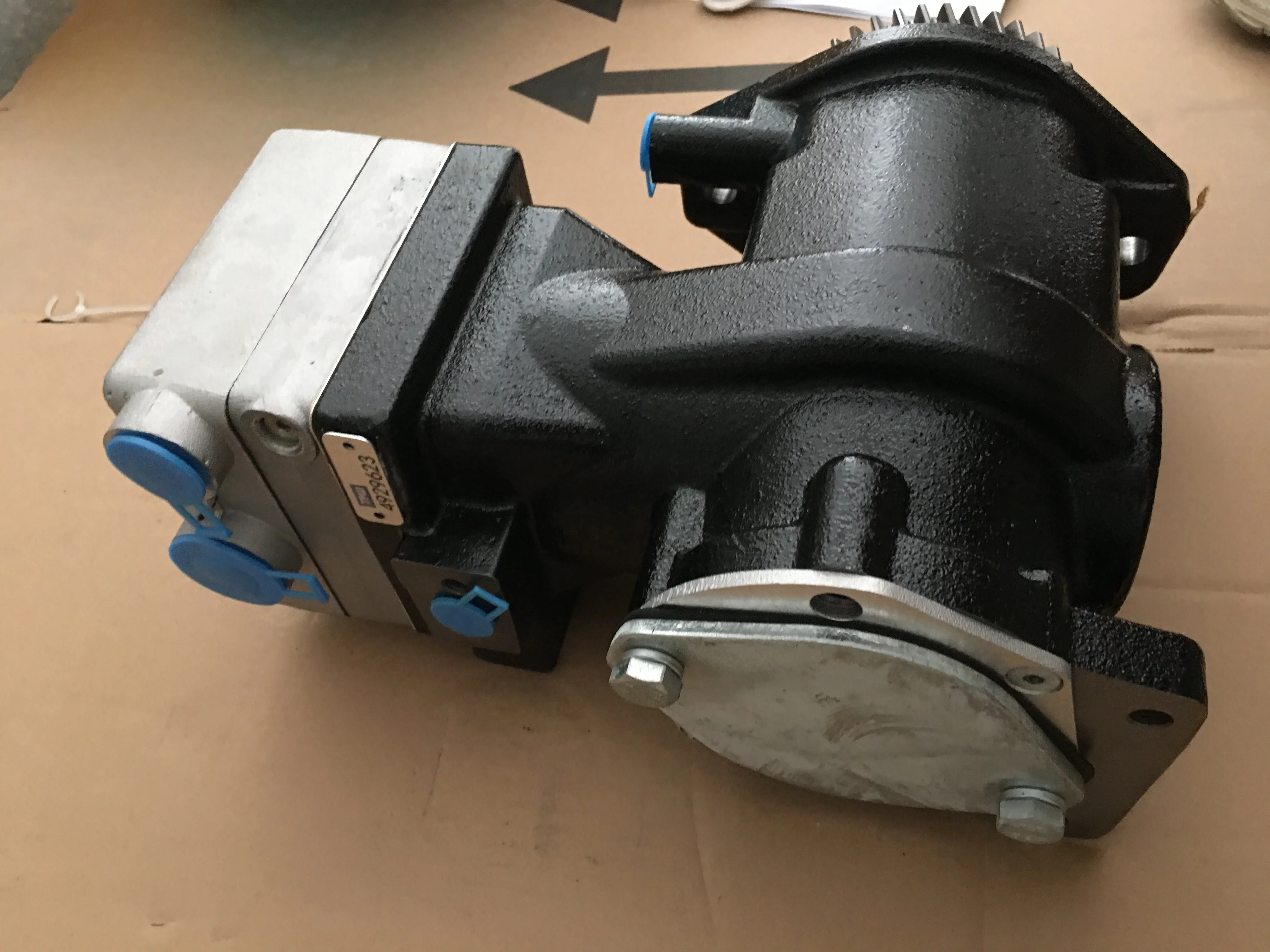 Genuine Machinery Parts 6CT8.3 Diesel Engine Air Compressor 4929623