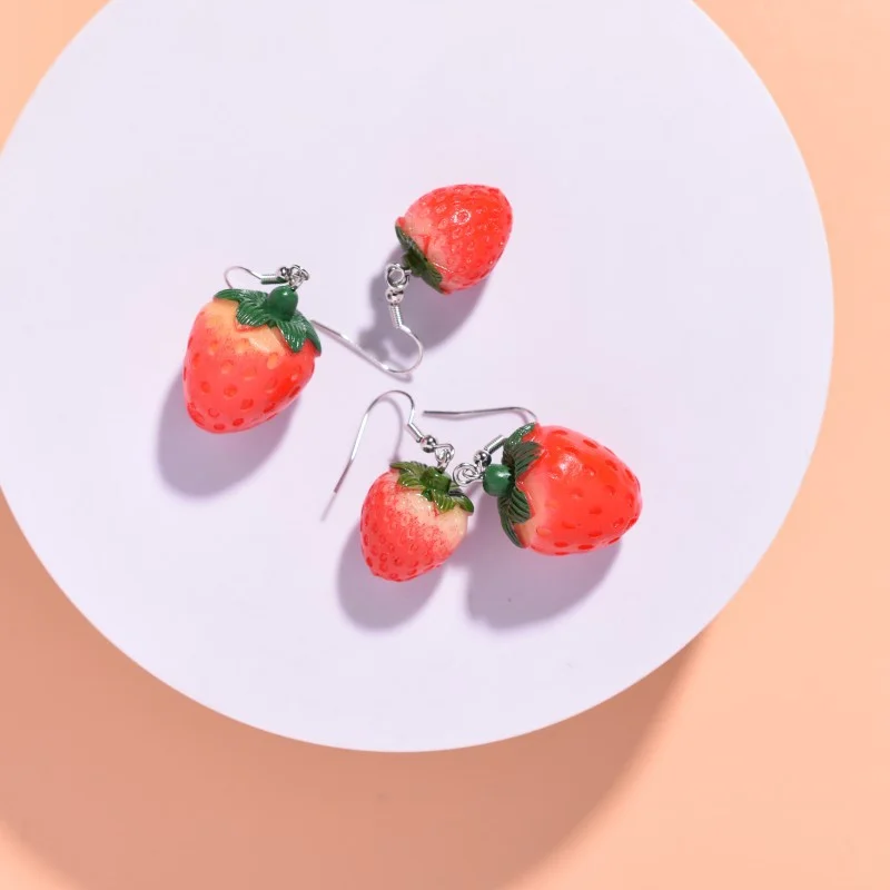 Sweet Stereoscopic Resin Strawberry Pendant Hook Earrings Women Simulation Fruit Cute Earring Jewelry Accessories