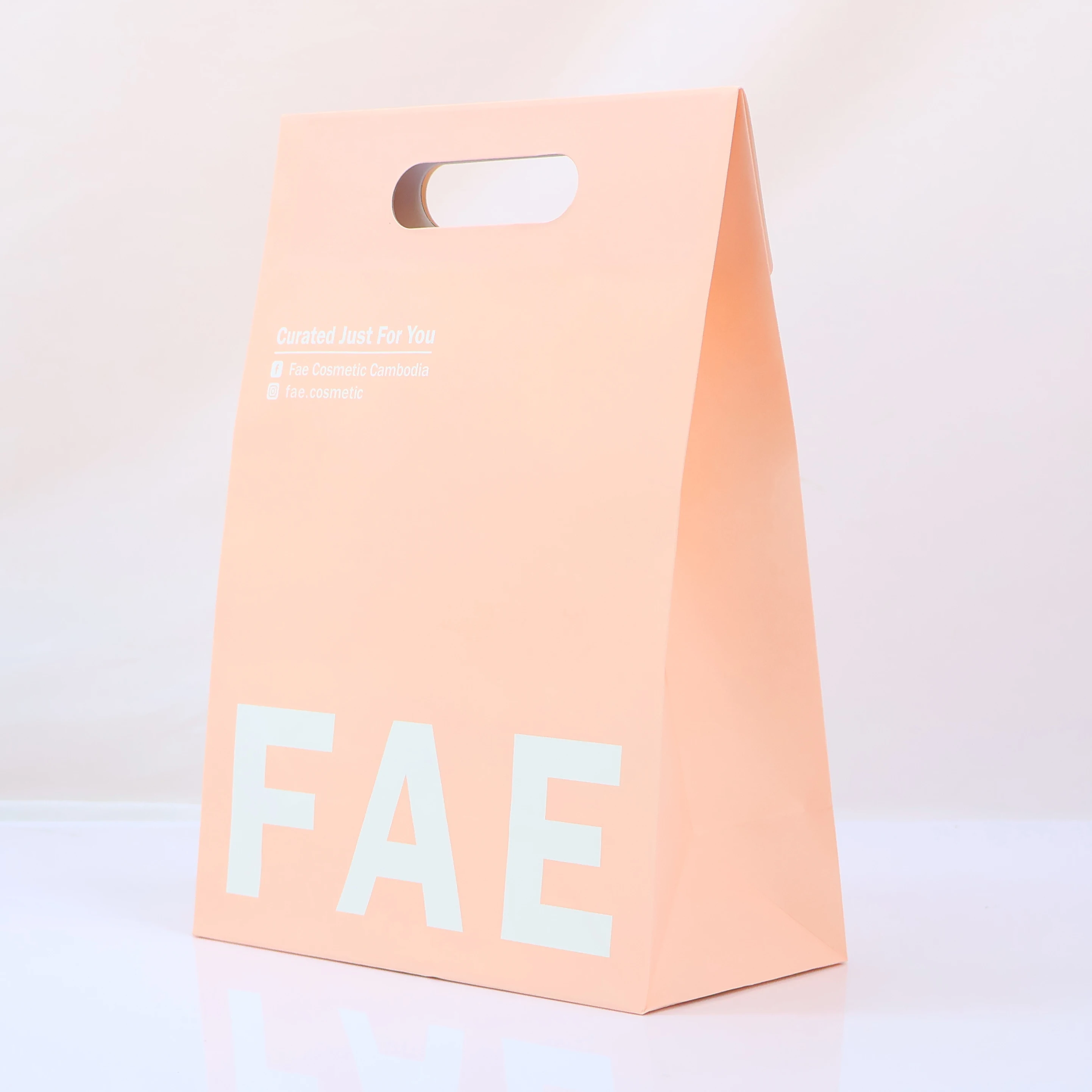 Fancy Shopping Printed Die Cut Handles Design Cosmetic Gift Packaging Custom Logo Luxury stores makeup small Paper Bags