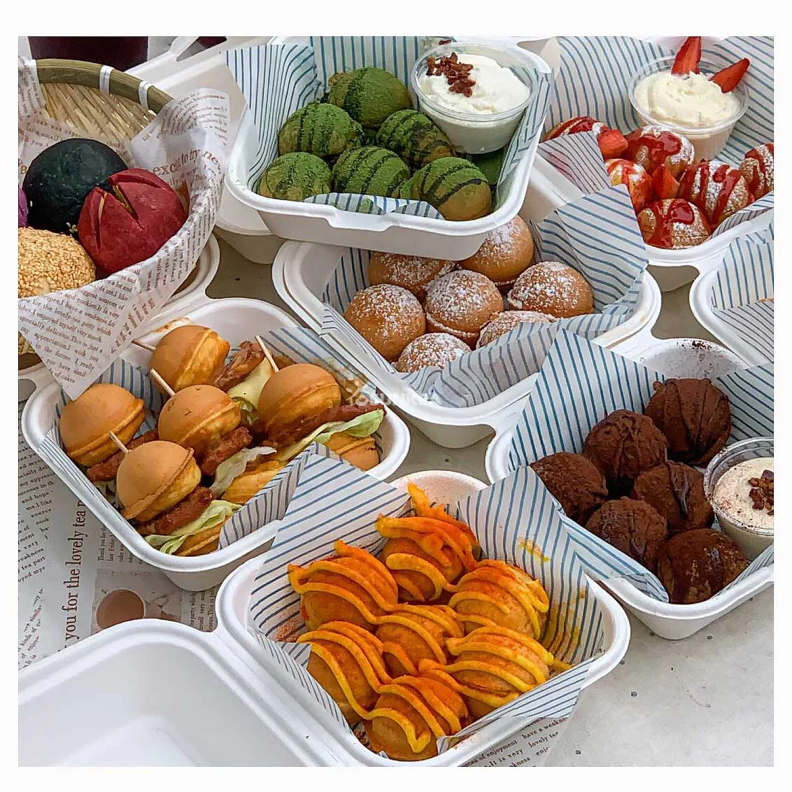 Sustainable biodegradable and compostable bagasse pulp clamshell box