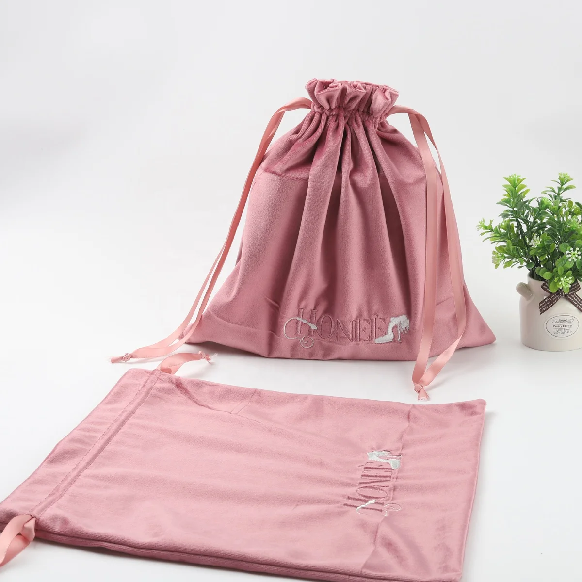 Customized Embroidery Logo Velvet Shoes Dust Packaging Bag Soft Pink Gift Drawstring Bag Luxury Velvet Pouch