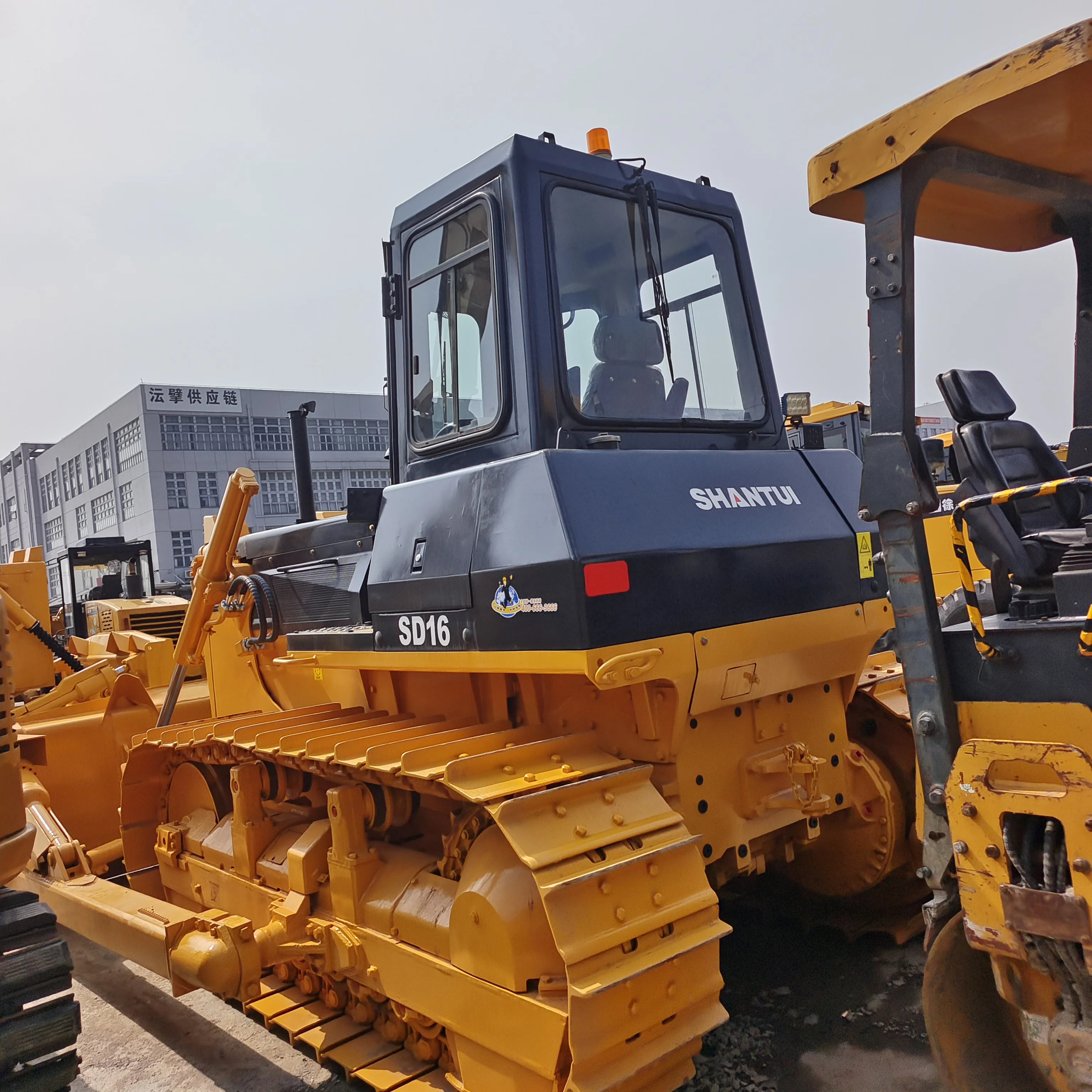 SHANTUI 220HP SD22 Crawler Rock Bulldozer 320Hp Shantui Bulldozer SD16 SD32 On Sale