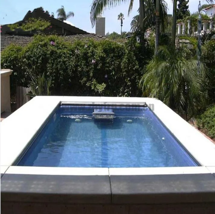 Manufacturers produce fiberglass bathtubs, fiberglass swimming pools, FRP household bathtubs