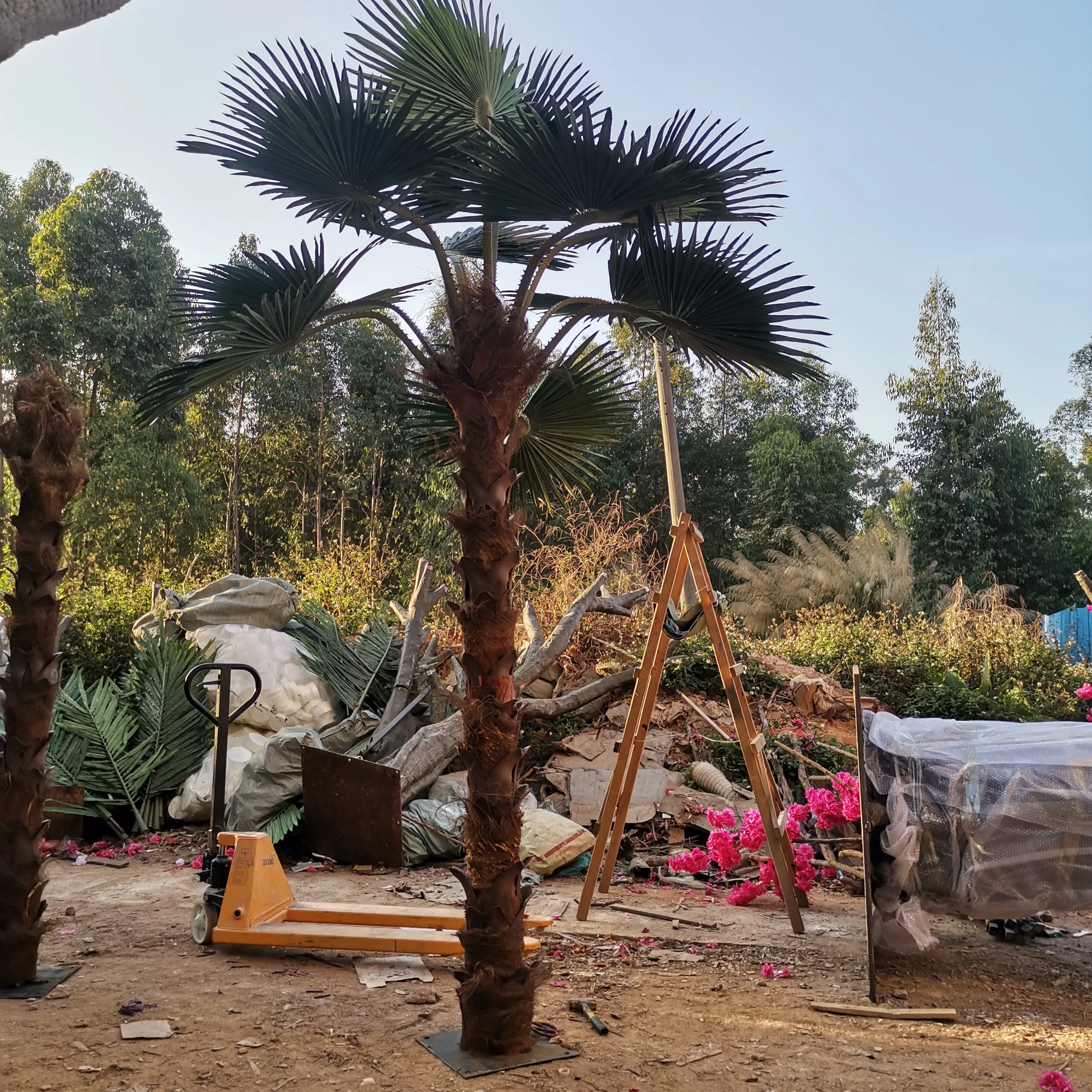 Large landscaping outdoor ornaments wind UV resistant artificial big palm trees date palm tree for garden decoration