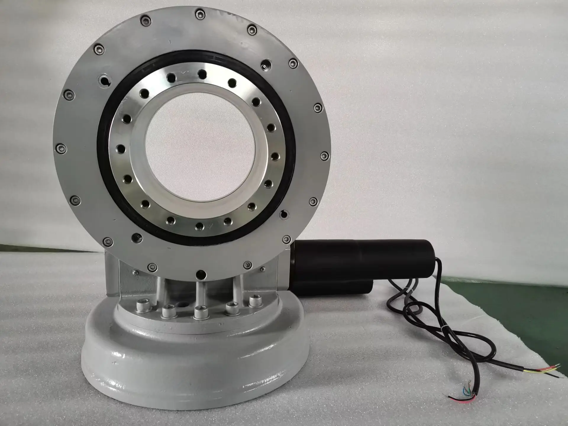 Luoyang JW 3' 7' 9' 14' Dual Axis Slewing Drive SDE3 SDE7 SDE9 SDE14 With 24VDC Motor For Solar Tracking System