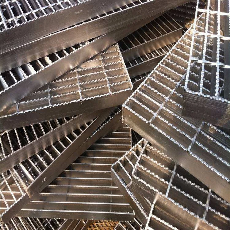 Galvanized steel stair tread grating