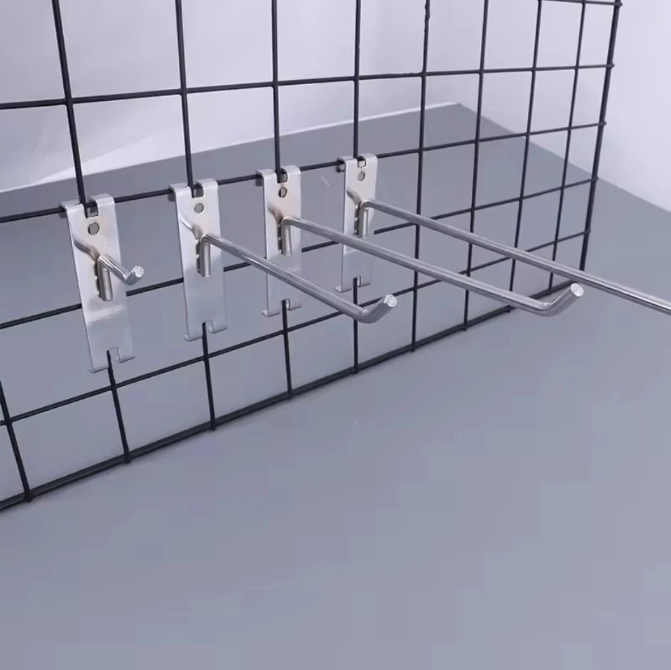 Хит продаж металлический крючок Slatwall В Хромированном черном и белом цветах с треугольным кронштейном для мобильных аксессуаров