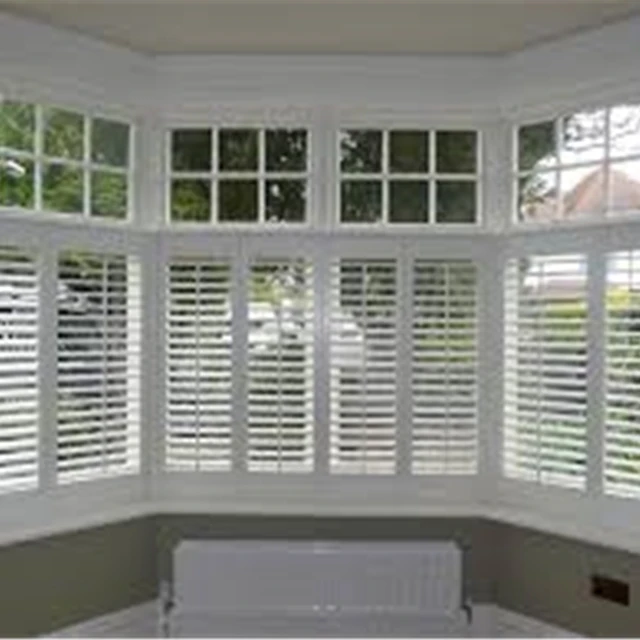 Chinese supplier residential buildings energy-saving faux wood cafe style shutters