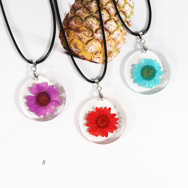 Hot Selling Transparent Colorful Daisy Fashion Dried Flower Pendant Round Real Flower Jewelry Resin Flower Necklace