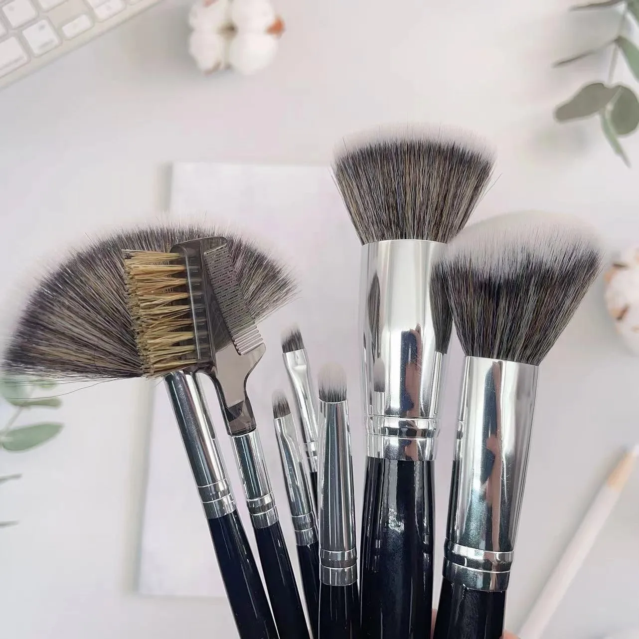 YRX Spot Stock Black Wood Handle 7/12/18 Pcs Available Alternative Professional Factory Outlet Beauty Tools Custom Makeup Brush