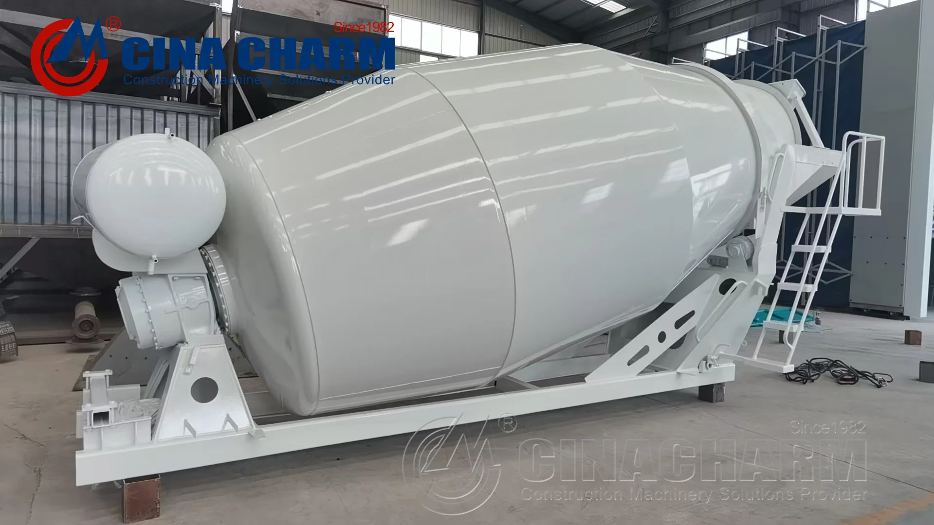Factory manufacturing 3.0 Cubic Meters Capacity Used Flatbed Trailer Mobile Concrete Mixer Tank For Sale