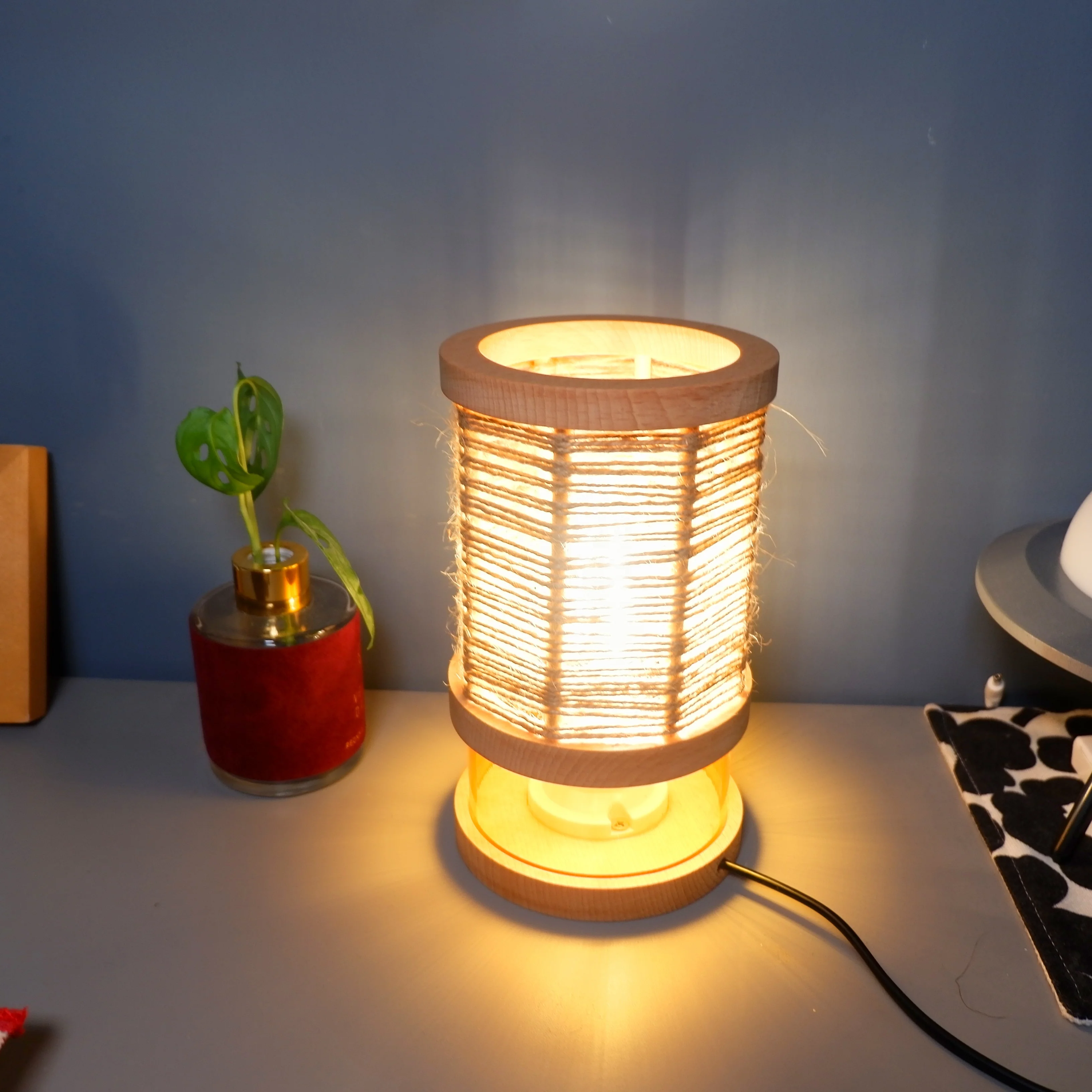 Jute Rope Shade Retro Wooden Table Lamp Bedroom Bedside Lamp E27 LED Bulb 110-240V Highly Customized Wooden Lamp For Decoration