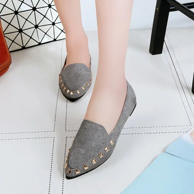 Clear Stock Lady Fashion Design Rivet Decoration Pointed Toe Working Flat Pumps Shoes for Women
