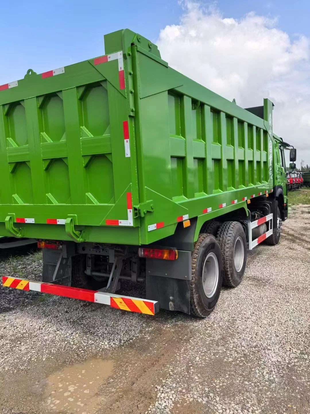 Сверхмощный грузовик HOWOChinaHot продажа подержаного грузовика Howo 6x4 10 колес небольшой дешевый и долговечный экономичный