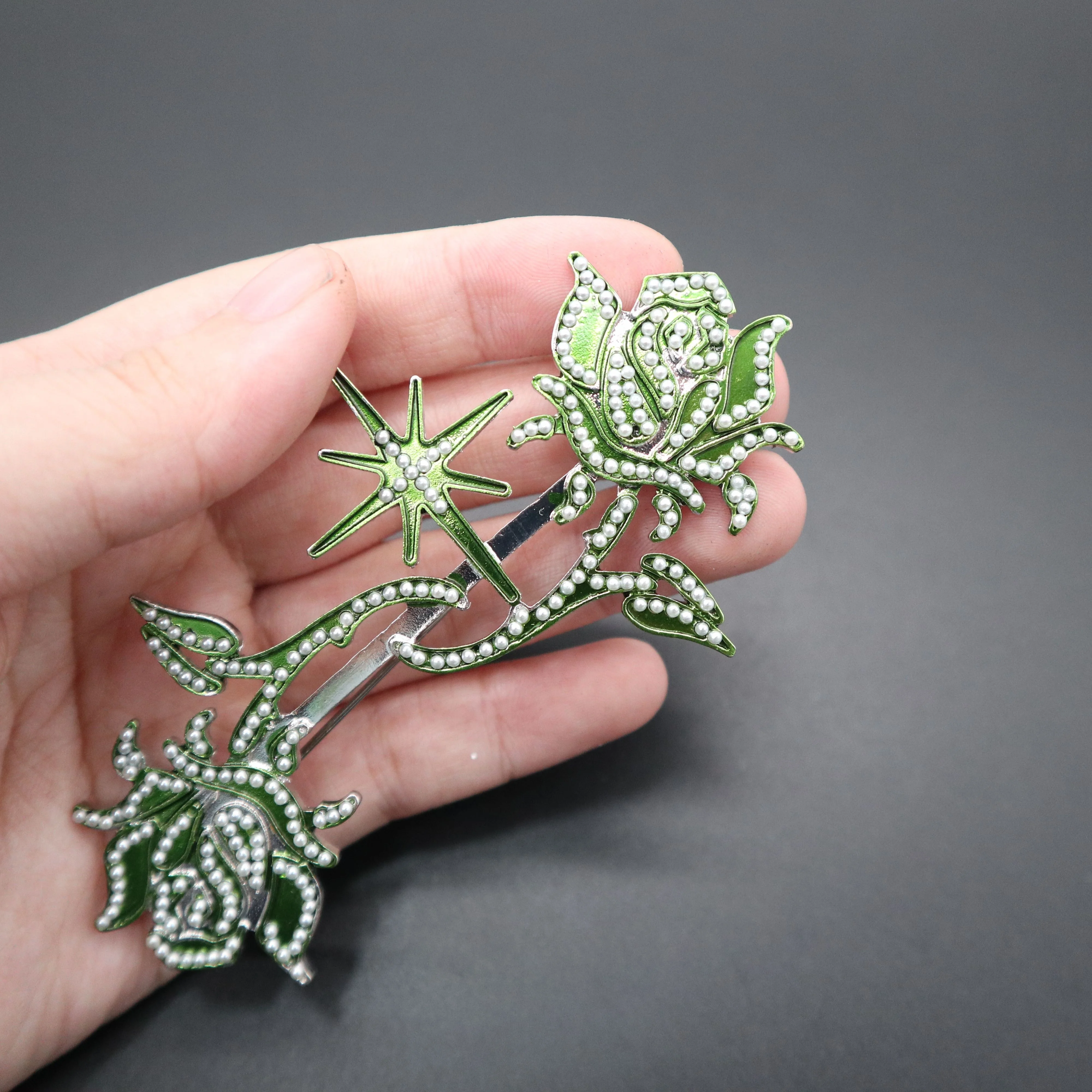 Custom Korea FLOWER LADIES PIN BROOCH Flower High Quality Brooch Pin Rhinestones Brooch Pins