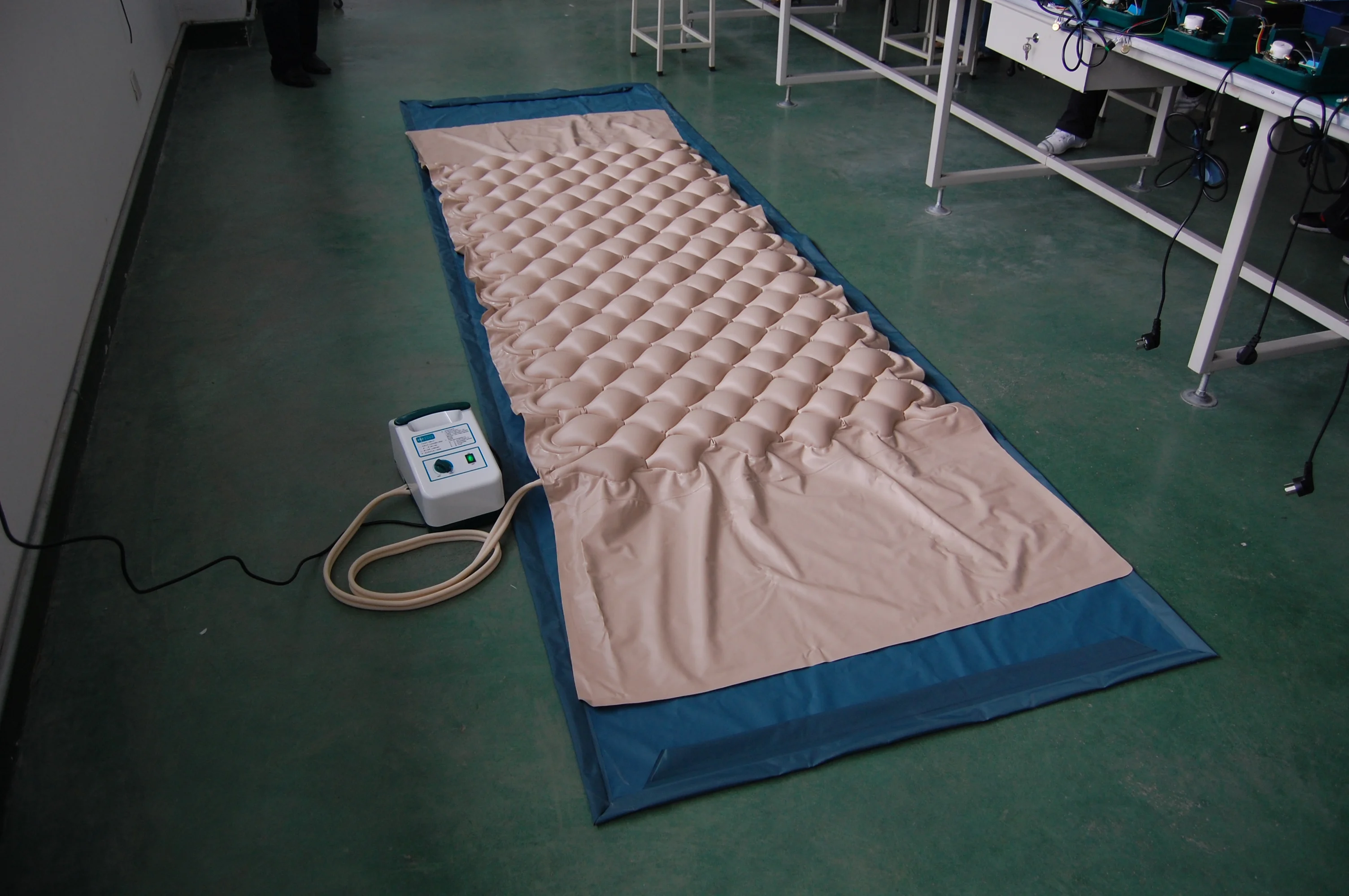 BT-AK006 Cheap Air bubble anti decubitus medical bed mattress cheap patient waterproof mattress and bed price