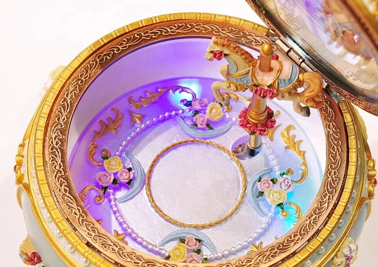 Hot sale musical carousel box colorful christmas resin musicbox