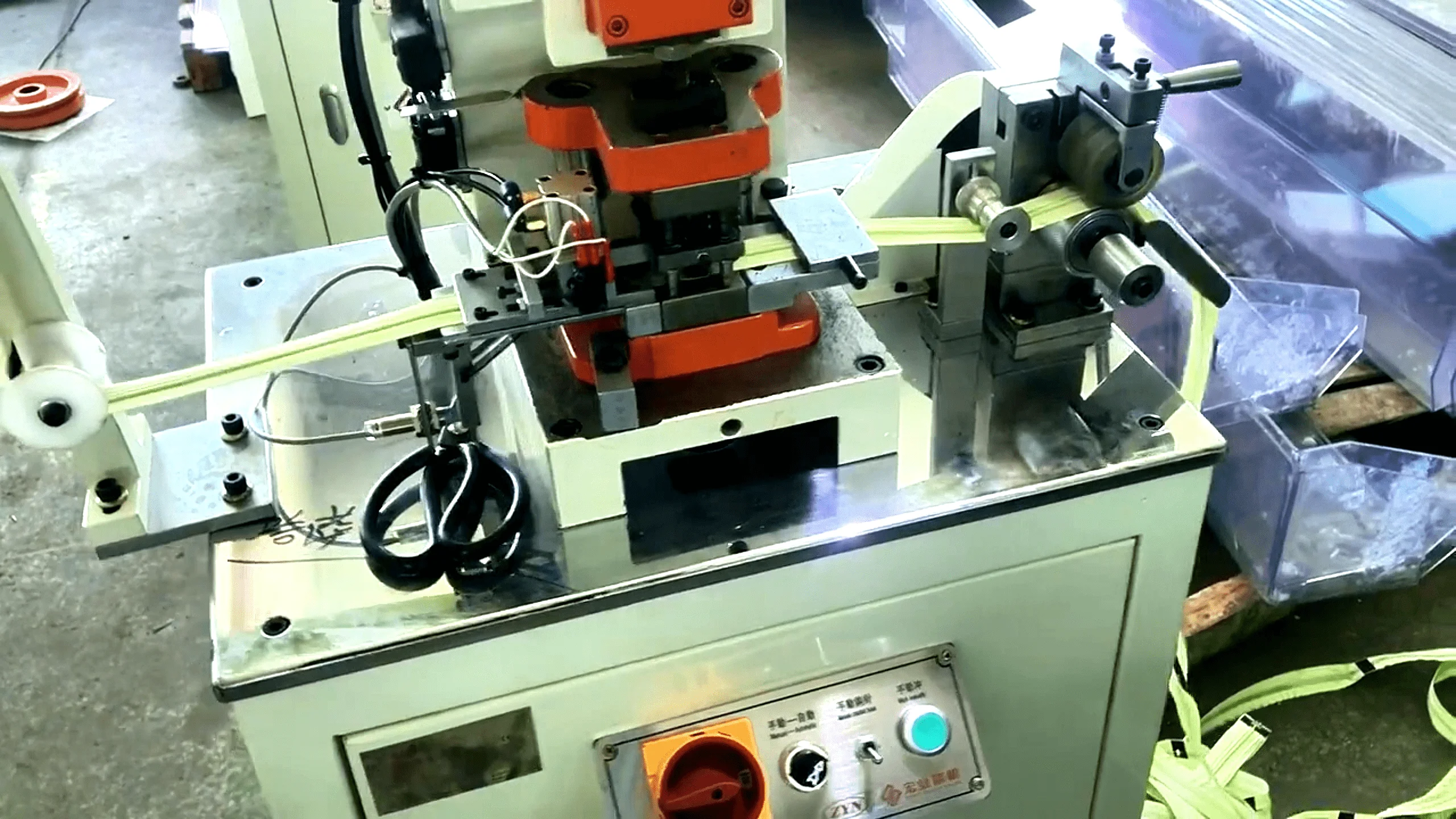 Automatic hole punching  perforating  machine for nylon zipper making machine zipper