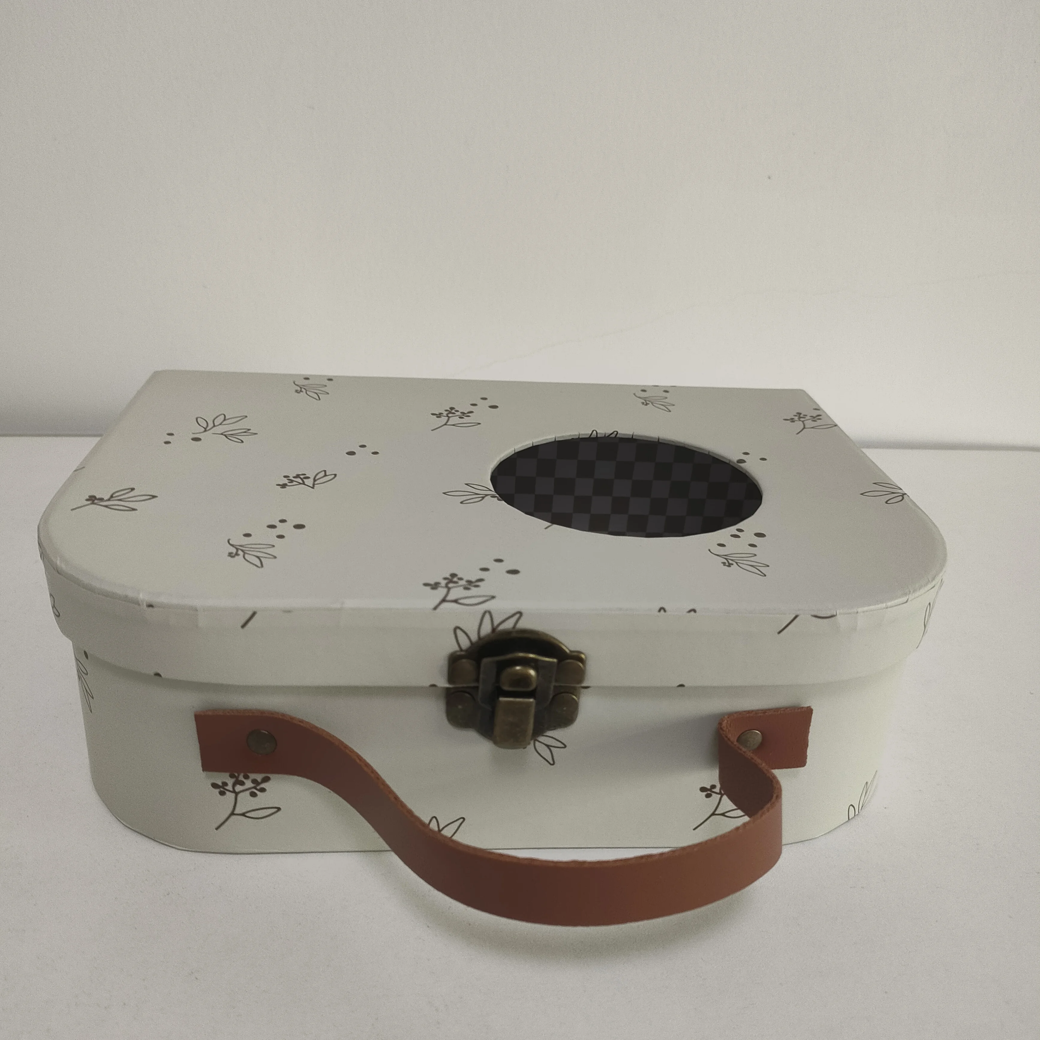 Cute Single-Sided Coated Craft Paper Gift Box with Handle Pulped by Chemical Process for Presenting Handmade Items