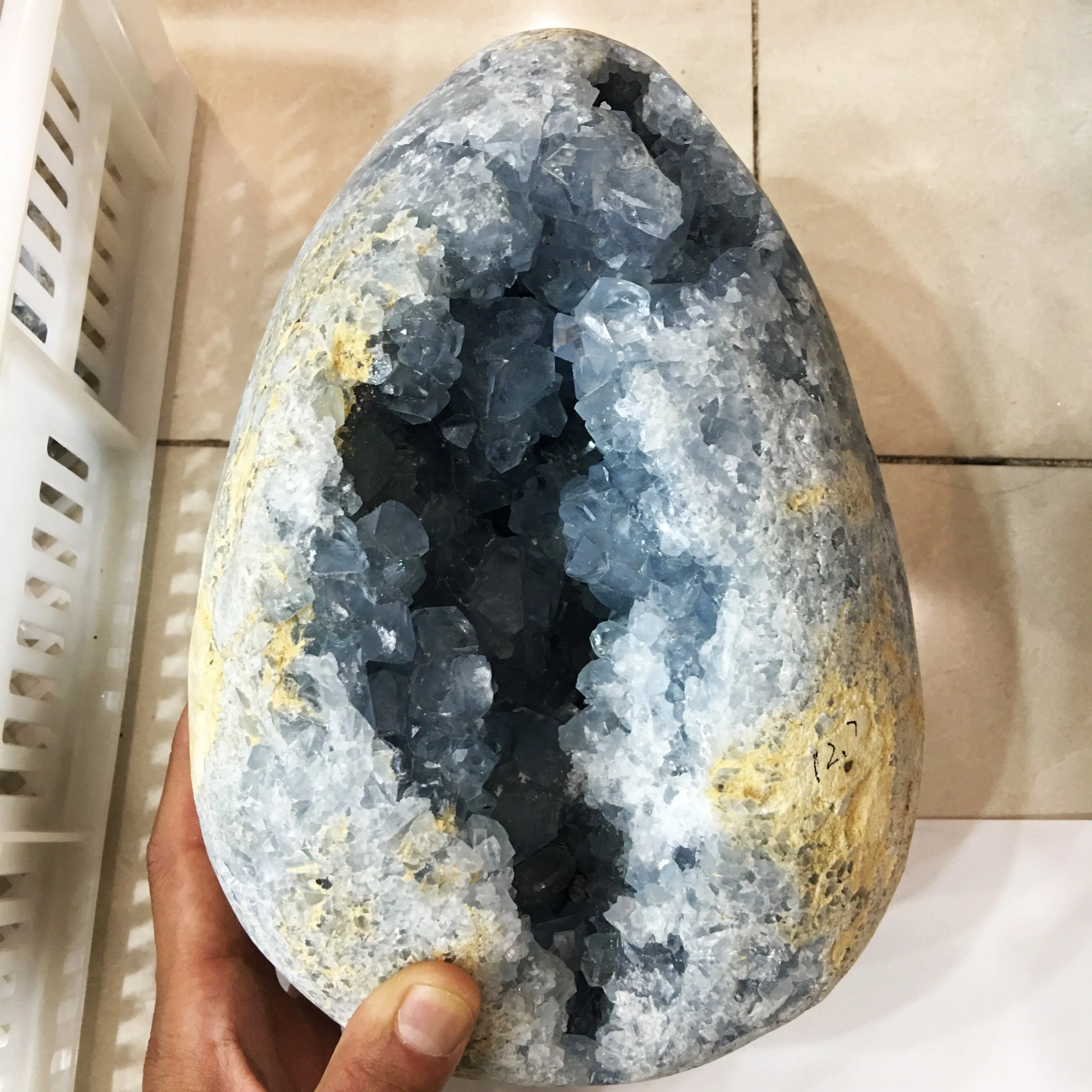 Wholesale Natural Raw Crystal Cluster Blue Celestite Crystal Geode Rough Quartz Geodes