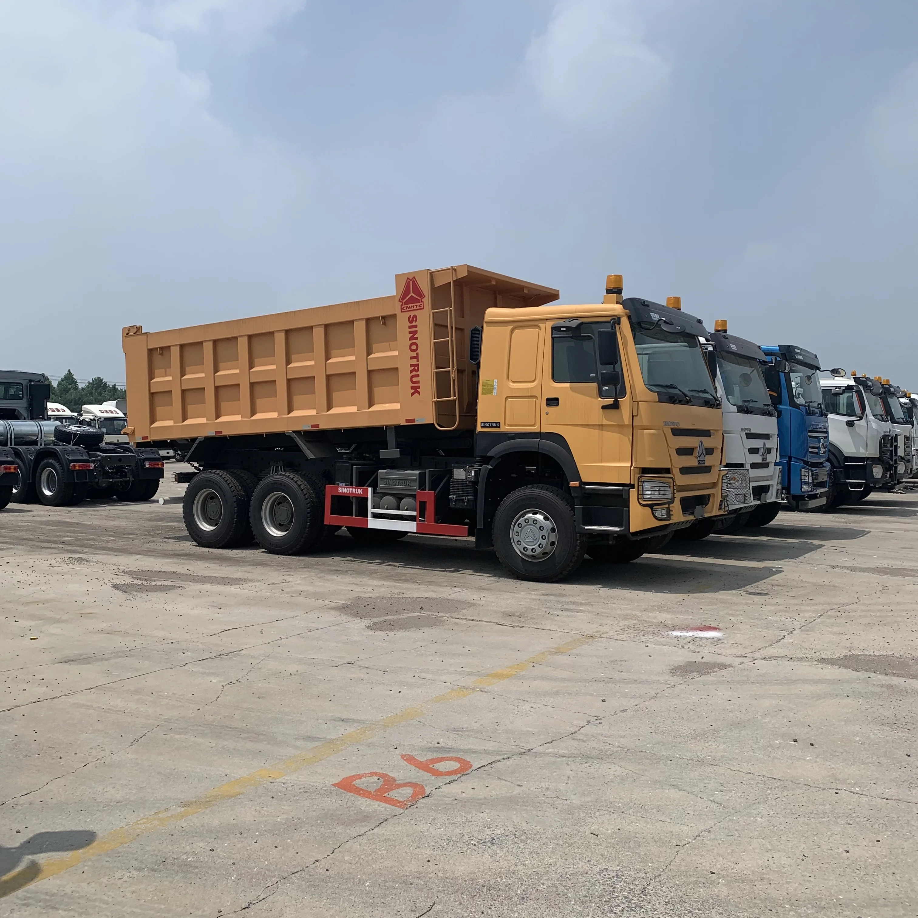 Sinotruk, цена, новые и использованные самосвалы 6x4 Howo 40T