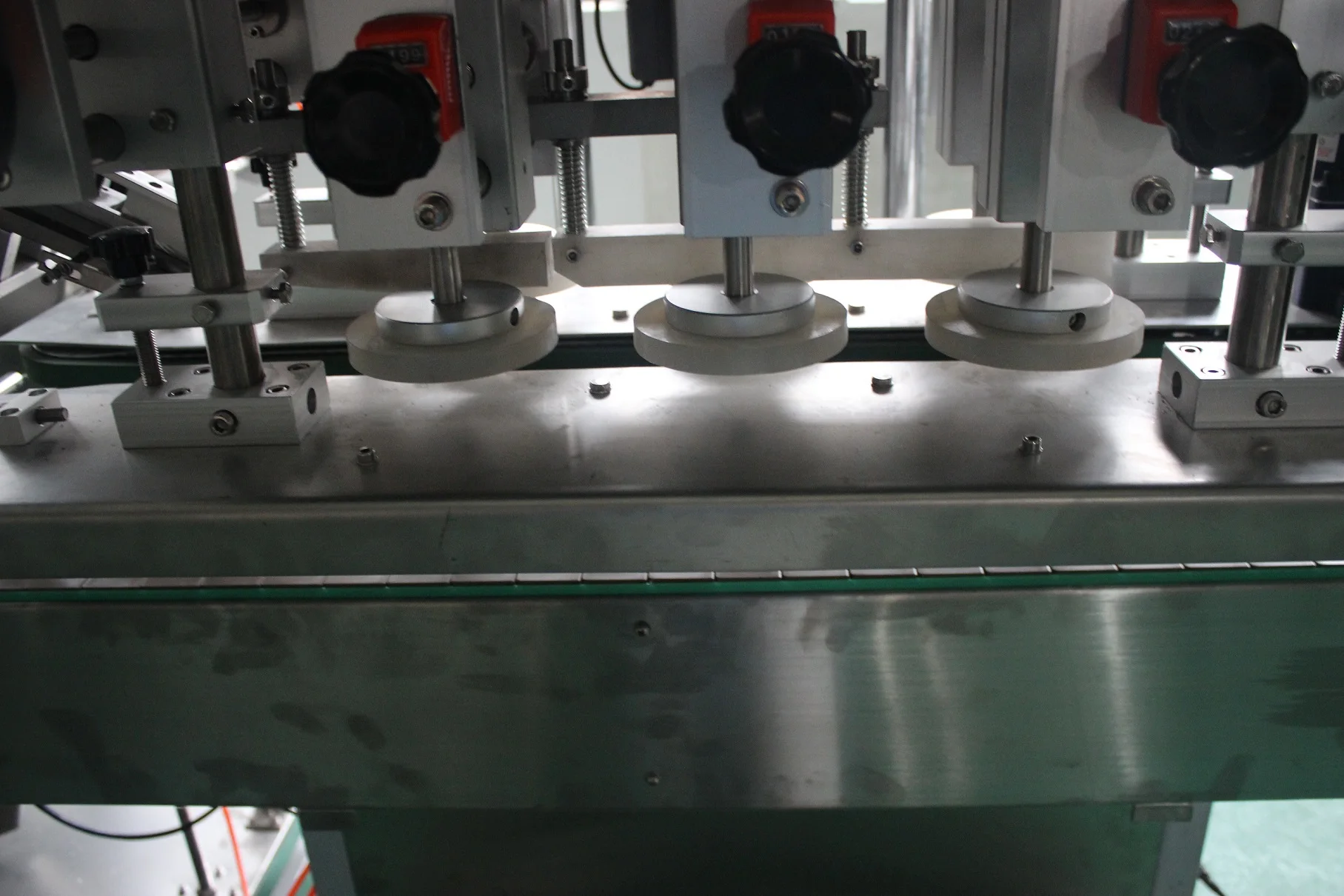 Chinese sold well capper Automatic Trigger Spray Bottles Capping Machine