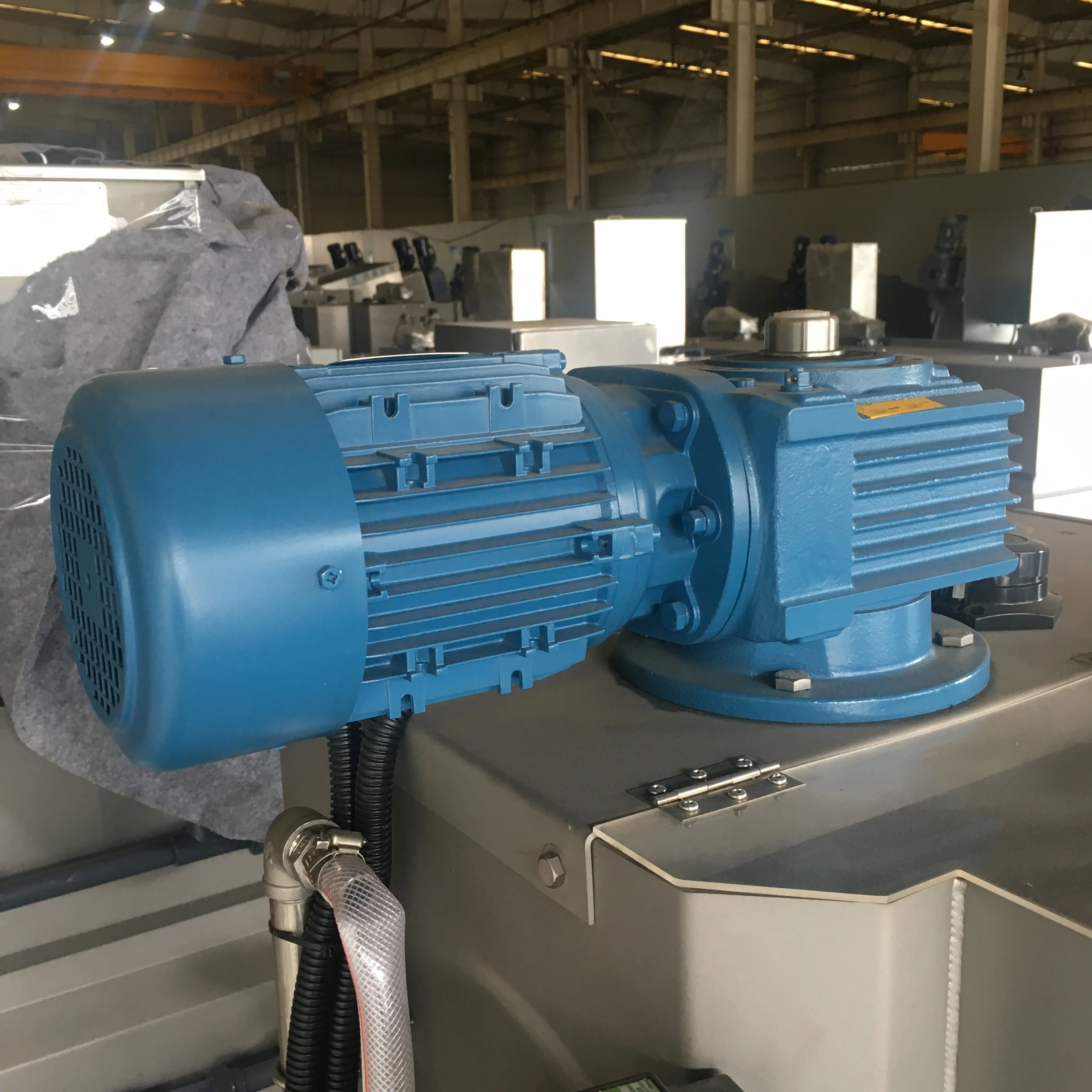 less cost mobile screw press sludge dewatering and thickening machine sewage treatment equipment for chemical industry