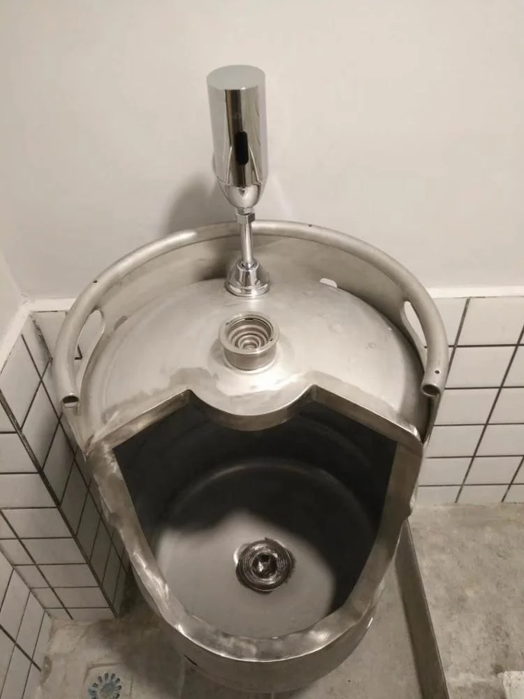 
Creative beer barrel bar decoration urine barrel round sink bar chair 