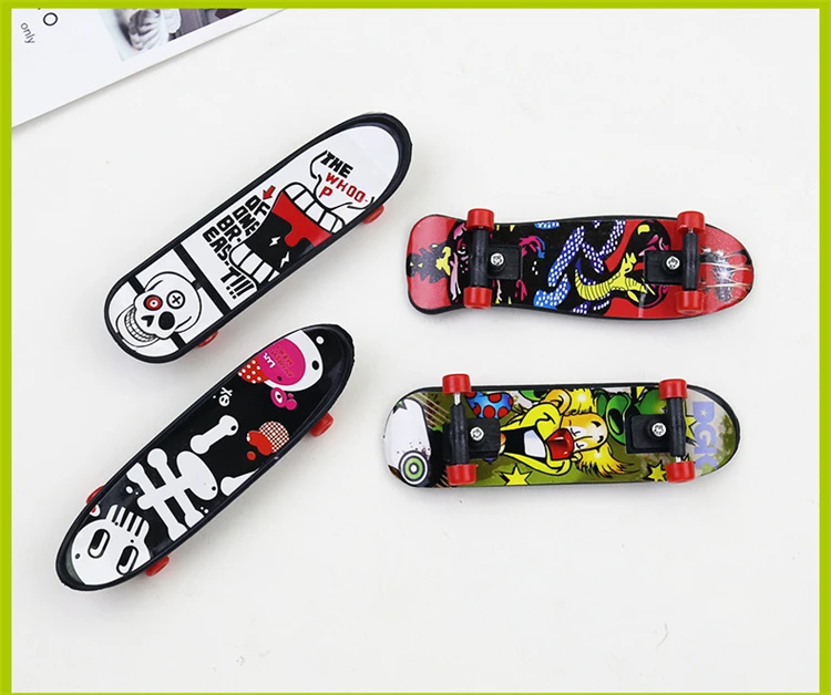 
Classical toys finger skateboard desktop toy scooter fingertip sports scooter desktop toys children gifts 