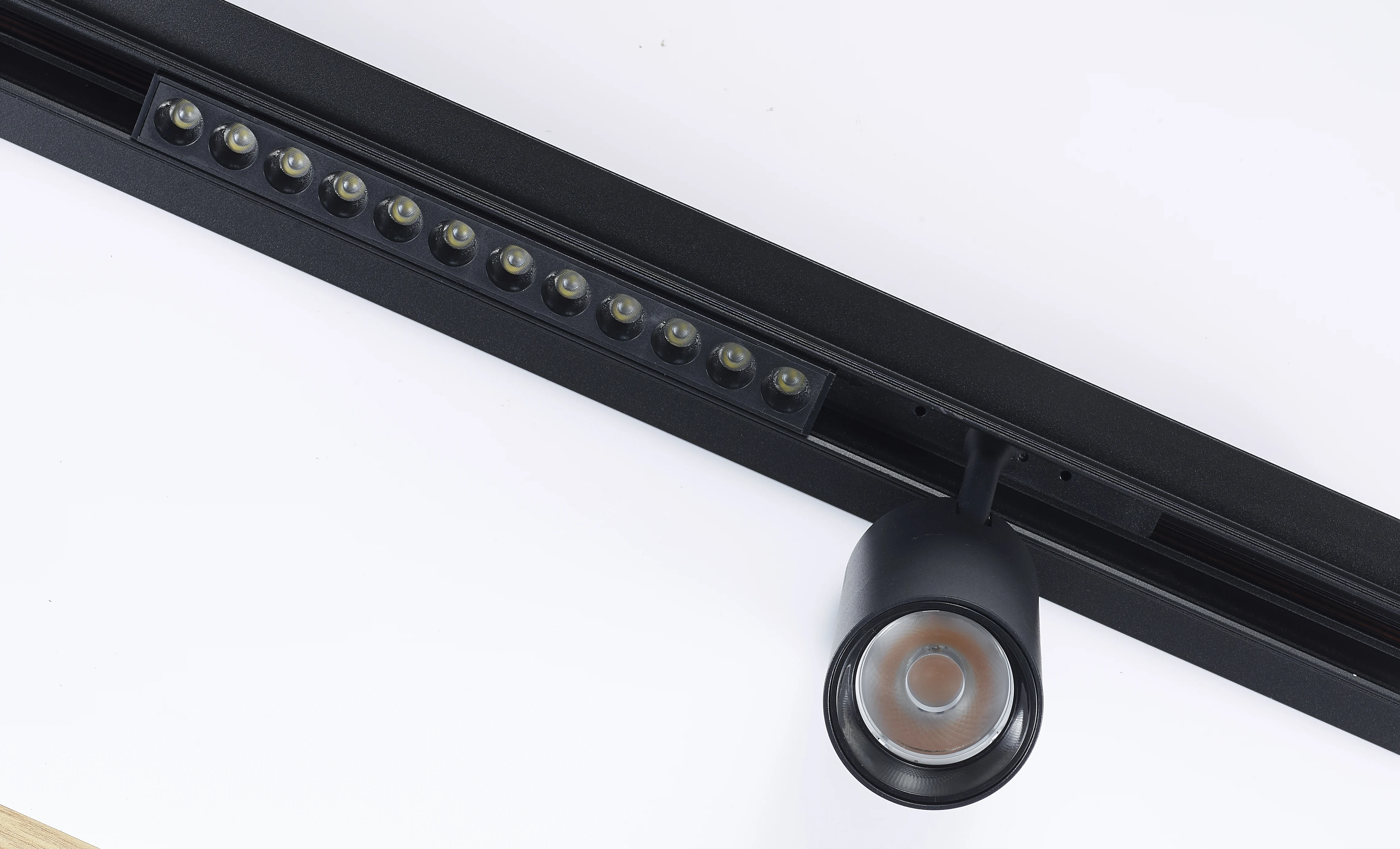 Dayton ETL CE Certified Popular Product CCT3000-6000K Lighting System Adjustable LED 48V Magnetic Track Light