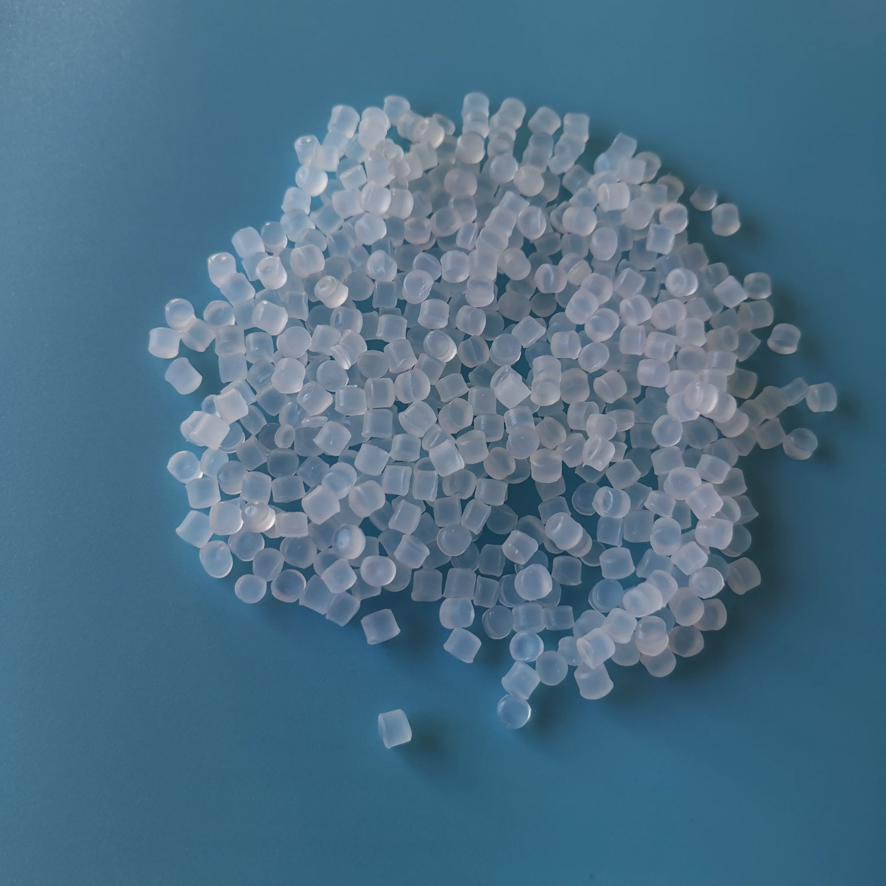 Высокоэластичные модифицированные гранулы из ТПЭ сырье для литья под давлением подошвы обуви