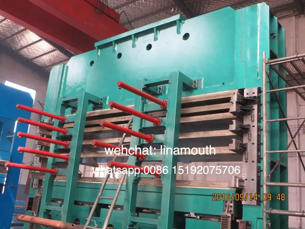 Tyre tread making machine for vulcanizing rubber tread